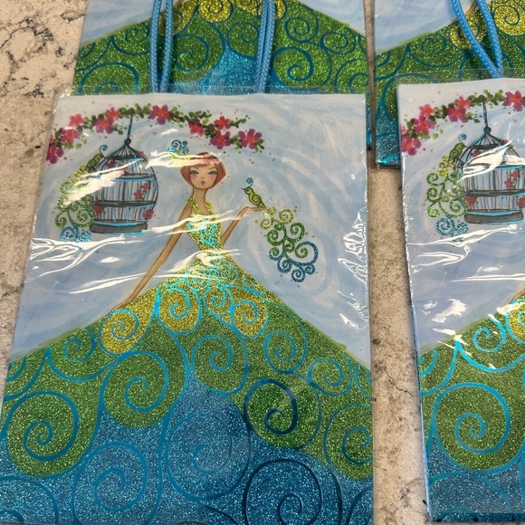 Papyrus Set of 4 Gift Bags New - Picture 4 of 6